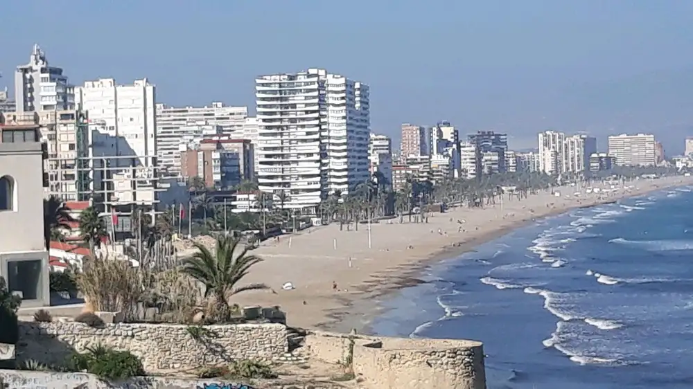 Playa de San Juan vista desde el Cabo de la Huerta, Alicante